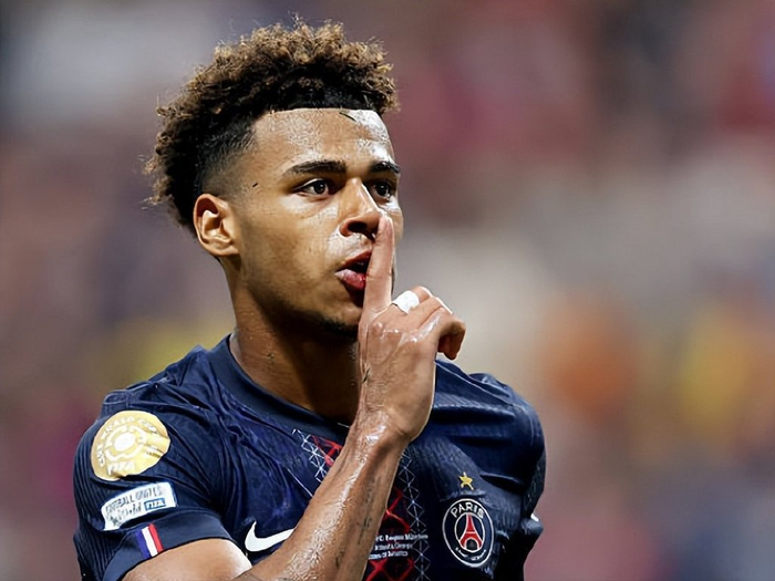 法尔克：二队前锋利契纳预计冬窗离队，拜仁希望加入回购条款（法尔克：拜仁二队前锋利契纳预计冬窗离队，俱乐部盼加入回购条款）