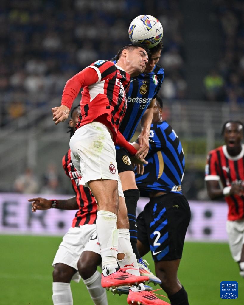 记者：世界杯抽签仪式开始前，大力神杯已经抵达华盛顿（记者：抽签仪式尚未开始，大力神杯已抵达华盛顿）