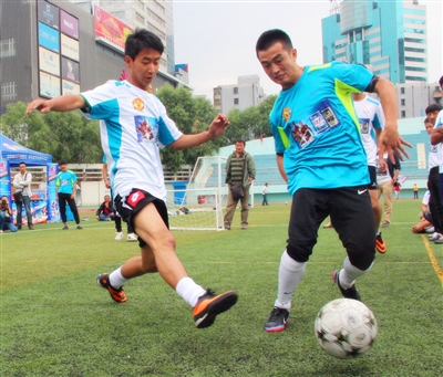 西甲半场：布坎南世界波破门，比利亚雷亚尔暂1-0赫塔菲（西甲半场战报：布坎南精彩远射建功，比利亚雷亚尔暂1-0领先赫塔菲）