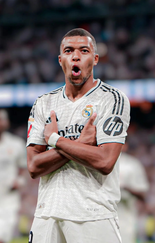 利物浦利好 利雅得新月有意签萨拉赫 2亿年薪 转会费超5300万欧（利物浦迎利好：利雅得新月开出2亿年薪求购萨拉赫，转会费超5300万欧）